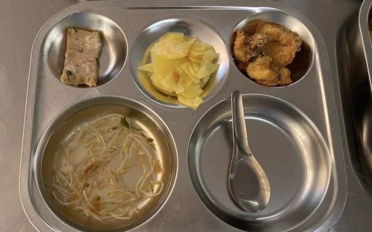 Chấn chỉnh trường mầm non ở Khánh Hòa có suất ăn cho trẻ quá sơ sài - Ảnh 2.