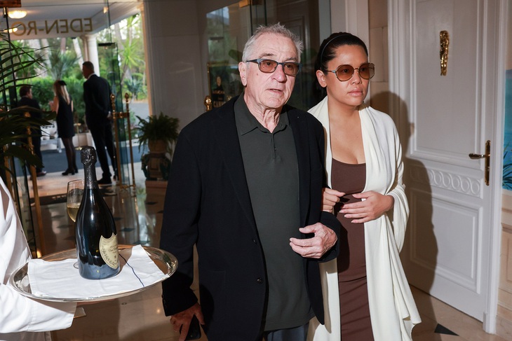 Robert De Niro yêu thích việc làm cha nhưng thừa nhận nó rất khó khăn - Ảnh: Vainity Fair