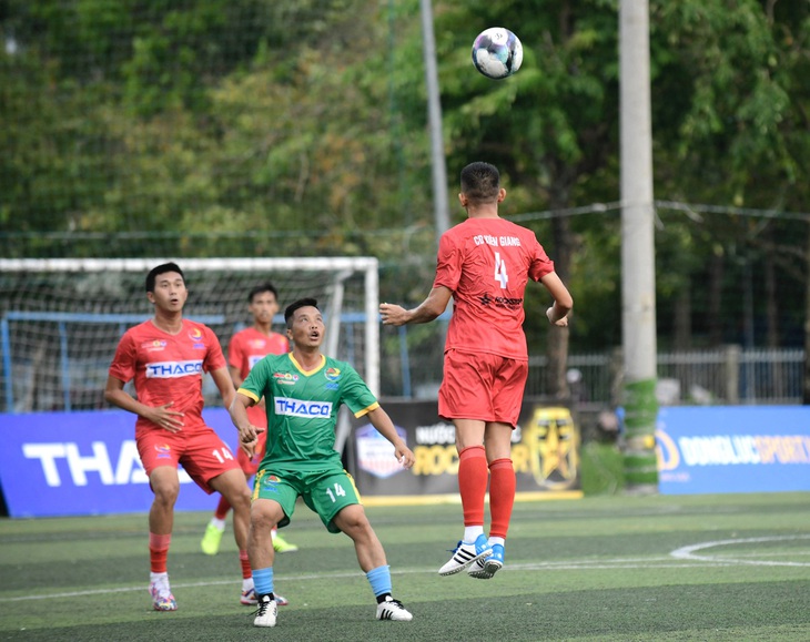 Trận chung kết kịch tính giữa Công đoàn An Giang và Kiên Giang - Ảnh: QUANG ĐỊNH