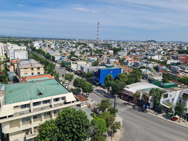 Thành phố Quảng Ngãi đang thiếu trầm trọng công viên cây xanh; đất y tế, giáo dục cũng trong tình cảnh tương tự - Ảnh: TRẦN MAI