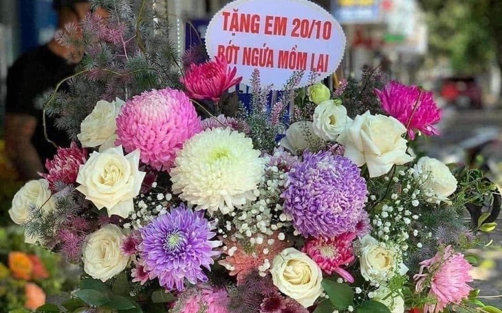 Ảnh vui 20-10: Giỏ hoa của ông chồng "hôm nay không biết chúc gì"