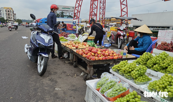 Là đơn vị cung cấp lượng lớn nông sản cho TP.HCM và các tỉnh, nhưng sức mua đối với nhiều mặt hàng tại chợ đầu mối nông sản thực phẩm Thủ Đức (TP Thủ Đức) hiện còn chậm