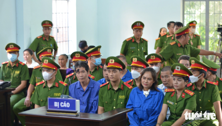 Bị cáo Thảo “lụi” cùng đồng phạm hầu tòa ở Phan Thiết - Ảnh 2. Các bị cáo tại phiên tòa - Ảnh: ĐỨC TRONG