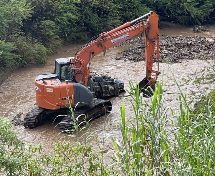 Hiện trường vụ lật xe jeep ở khu du lịch làng Cù Lần - Ảnh: Công an cung cấp