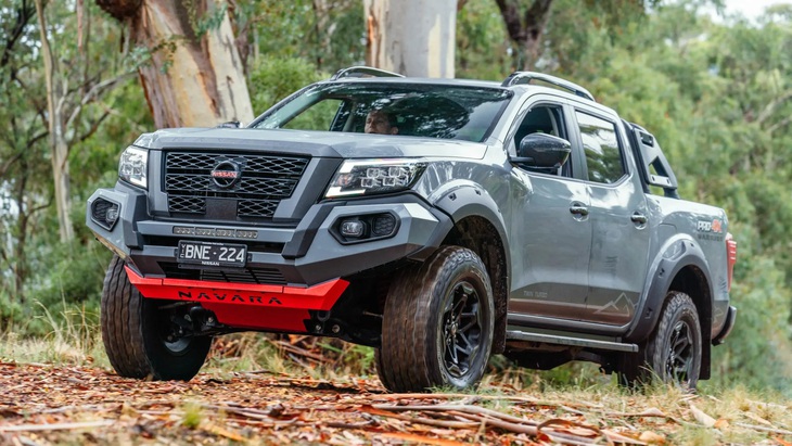 Nissan Navara hiện có khá nhiều cấu hình off-road mạnh bạo nhưng chưa có một bản đủ tầm cạnh tranh Ford Ranger Raptor cả về độ phủ và khả năng vận hành - Ảnh: Drive