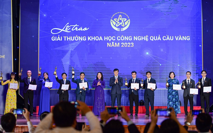 Nhiều gương mặt trẻ lọt đề cử trao giải thưởng Quả cầu vàng năm 2024 - Ảnh 4.