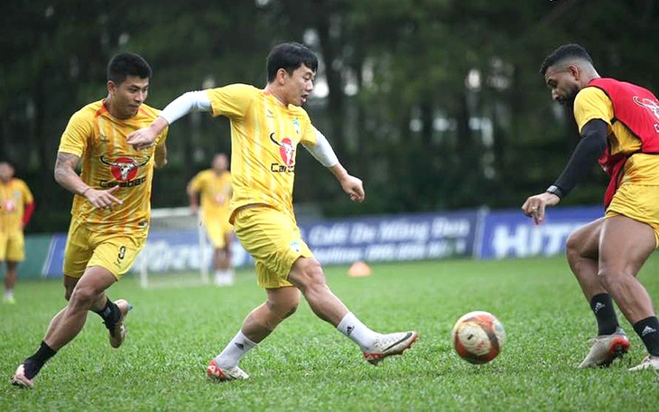 Vòng 2 V-League 2023-2024: Tâm điểm sân Pleiku