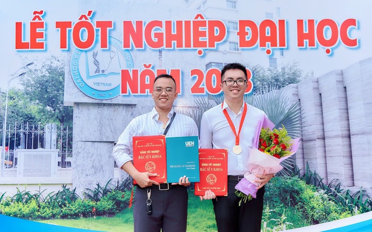 Tốt nghiệp hai trường đại học cùng lúc