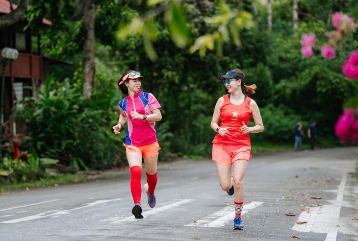 Du khách vừa chạy, vừa tham quan, vừa trải nghiệm, khám phá phong cảnh, văn hóa, ẩm thực của điểm đến