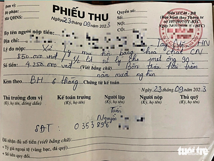 Gia đình chị Đ.T.P. (Nam Từ Liêm, Hà Nội) phải trả số tiền 4,2 triệu đồng cho lần xử lý mùi hôi nhà vệ sinh - Ảnh: H.BÁCH