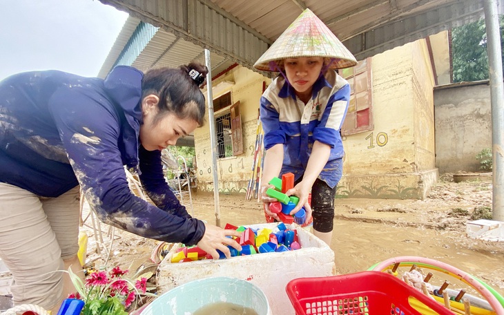 Chủ tịch tỉnh Nghệ An: Sớm đưa học sinh vùng lũ trở lại trường