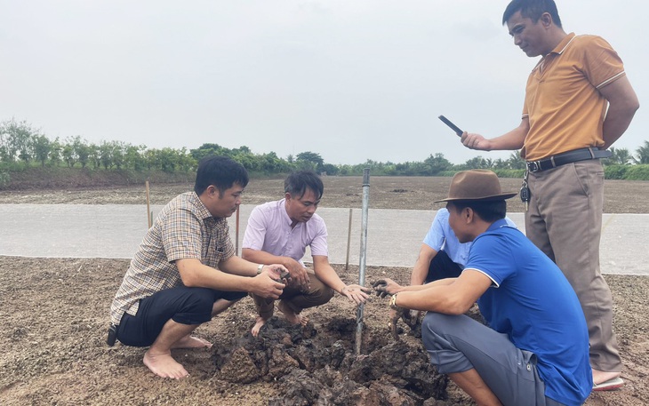 Rươi kho lối Tứ Kỳ, canh măng chua nấu rươi: Dồi ôi là tuyệt! - Ảnh 5.