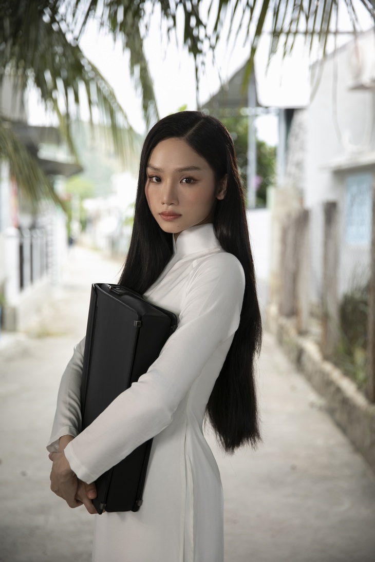 Hình ảnh diễn viên Miu Lê trong phim Cô gái đến từ hôm qua mở đầu cho MV Cô đơn đã quá bình thường Hình ảnh diễn viên Miu Lê trong phim 'Cô gái đến từ hôm qua' mở đầu cho MV 'Cô đơn đã quá bình thường'