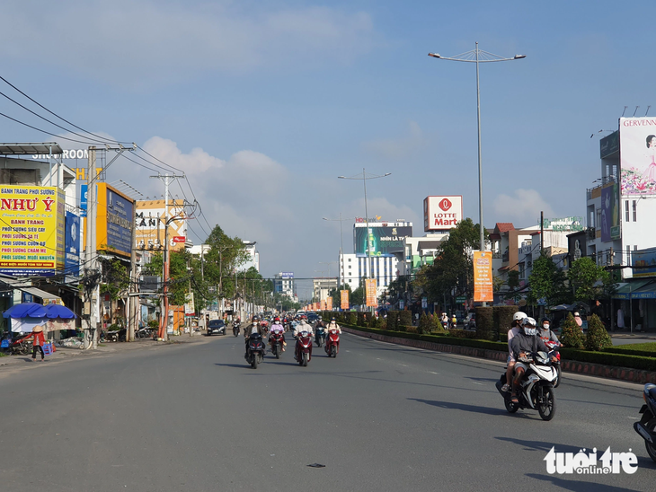 Đường Mậu Thân là khu vực ngập sâu. Sáng nay 31-10 không bị ngập - Ảnh: T.LŨY