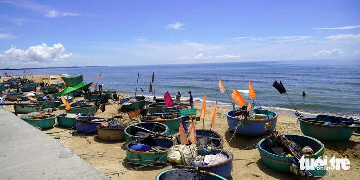 Làng chài ở thị trấn Phước Hải, huyện Đất Đỏ. Huyện này và Long Điền sẽ sáp nhập nguyên trạng thành một huyện - Ảnh: ĐÔNG HÀ