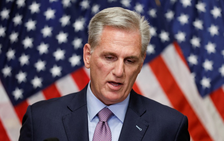 Ông Kevin McCarthy phát biểu sau khi bị bãi nhiệm khỏi ghế chủ tịch Hạ viện Mỹ - Ảnh: REUTERS