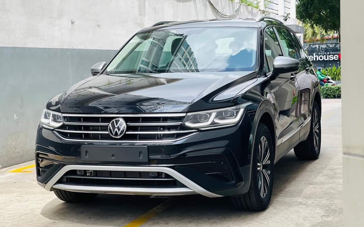 Volkswagen Tiguan giảm giá kỷ lục 500 triệu, xe Âu nay rẻ như xe Hàn