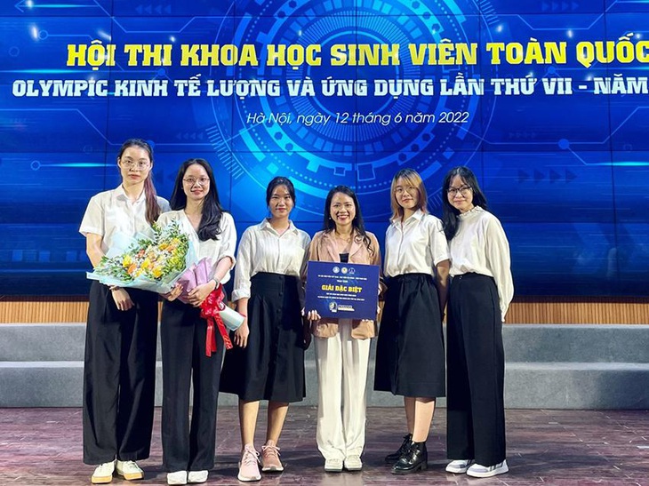 Sinh viên Cơ sở II giành giải đặc biệt Hội thi Olympic Kinh tế lượng và ứng dụng lần thứ VII - năm 2022