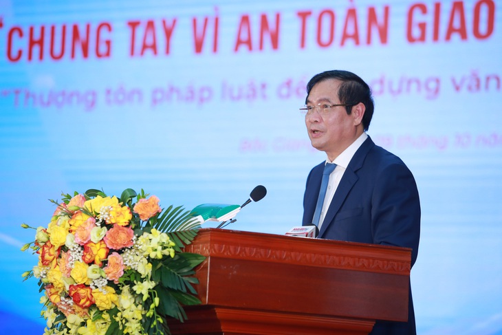 Ông Phan Xuân Thủy - phó trưởng Ban Tuyên giáo Trung ương - phát biểu tại lễ phát động &quot;Chung tay vì an toàn giao thông&quot; năm 2023 - Ảnh: CHI YÊN