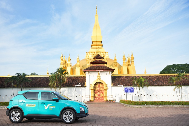 Dàn taxi điện Xanh SM sắp lăn bánh tại thủ đô Viêng Chăn (Lào). Ảnh: Đ.H