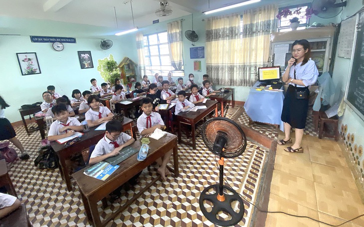 Đầu năm học 'nóng' chuyện máy lạnh - Ảnh 2.