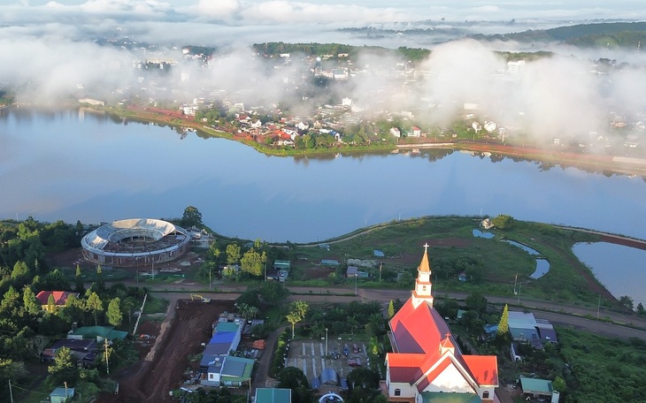 Mùa lãng mạn ở Gia Nghĩa, mây giăng trên những sườn đồi