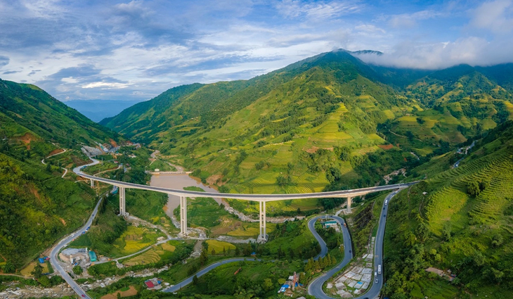 Cầu Móng Sến nằm trong dự án đường nối cao tốc Nội Bài - Lào Cai đến thị xã Sapa