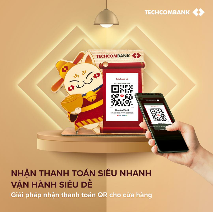 Chủ cửa hàng trưng bày mã QR tại quầy thu ngân, khách hàng thanh toán đơn hàng chỉ với một lần quét - Ảnh: TCB