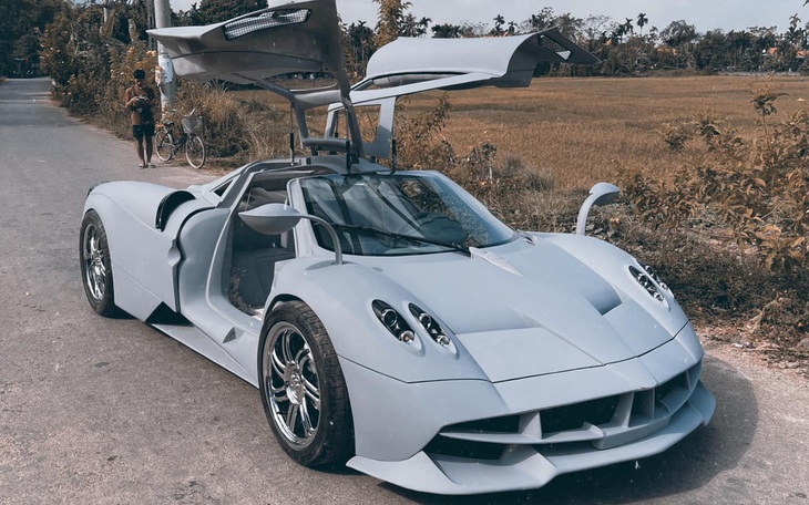 Pagani Zonda triệu USD phiên bản 'bình dân' chế tác từ 100.000 đồng xu với điểm nhấn khuôn mặt Messi - Ảnh 3.