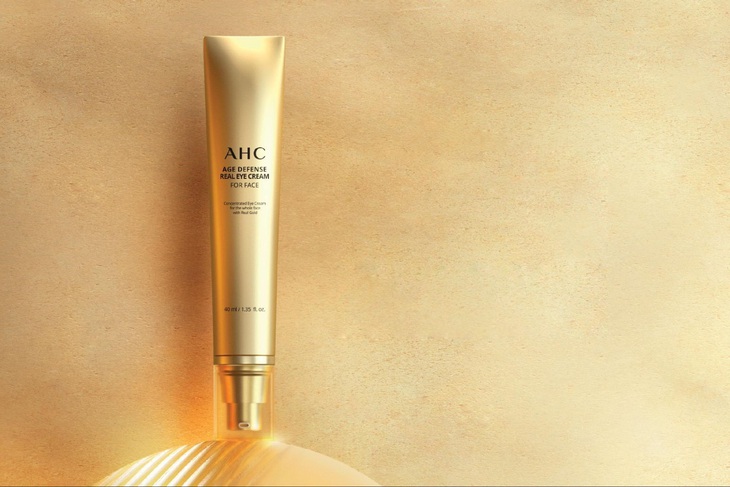 AHC kỷ niệm 25 năm thành lập và tri ân khách hàng tại Vivo City Singapore - Ảnh 2. Kem mắt vàng của AHC là sản phẩm bán chạy nhất của AHC