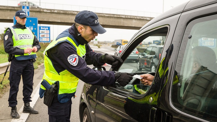 Cảnh sát Pháp kiểm tra tại khu vực biên giới với Bỉ ở Flemish. Ảnh minh họa. Nguồn: brusselstimes.com