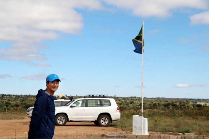 Jo In Sung quyên góp tiền thưởng cho trẻ em ở Tanzania - Ảnh 6.