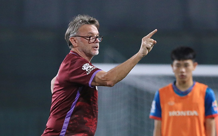 HLV Philippe Troussier: "Đừng bất ngờ khi tôi gọi cầu thủ hạng nhất, nhì lên tuyển"