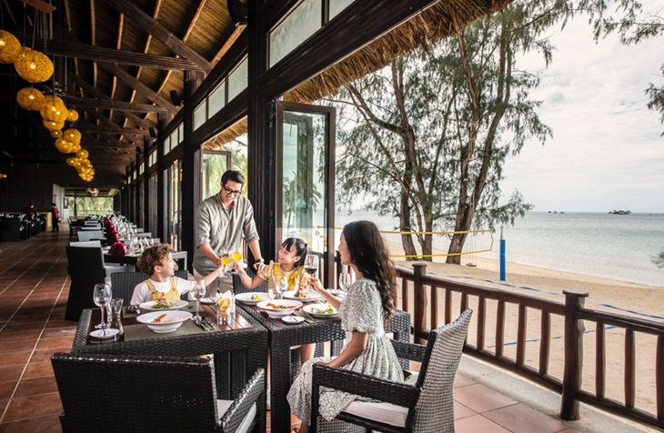 Vinpearl Resort & Spa Phú Quốc mang đến trải nghiệm ẩm thực từ buffet quốc tế đến fine dining đẳng cấp. Ảnh: Đ.H