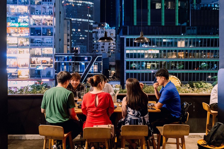 Social Local Beer N’ Bite - Điểm hẹn lý tưởng ngay giữa lòng Sài Gòn - Ảnh 1. Social Local Beer N’ Bite - Điểm hẹn lý tưởng ngay giữa lòng Sài Gòn - Ảnh 1.