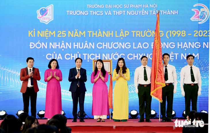 Trường THCS & THPT Nguyễn Tất Thành, ĐH Sư phạm Hà Nội vinh dự đón nhận Huân chương Lao động hạng nhì