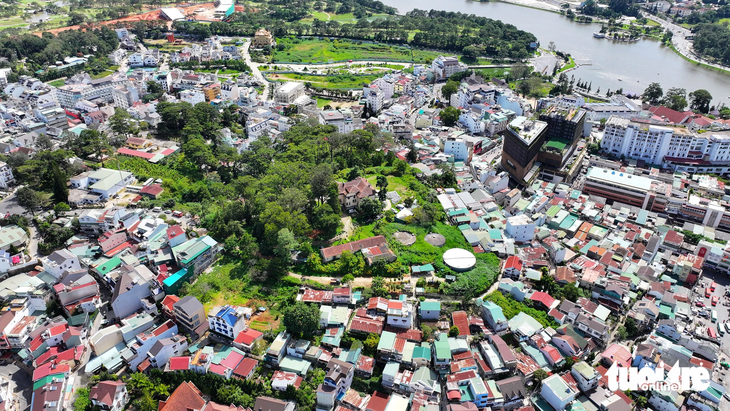 Đồi Dinh với dinh Tỉnh trưởng được dư luận quan tâm khi tỉnh Lâm Đồng đưa ra phương án di dời vào năm 2021 - Ảnh: M.V