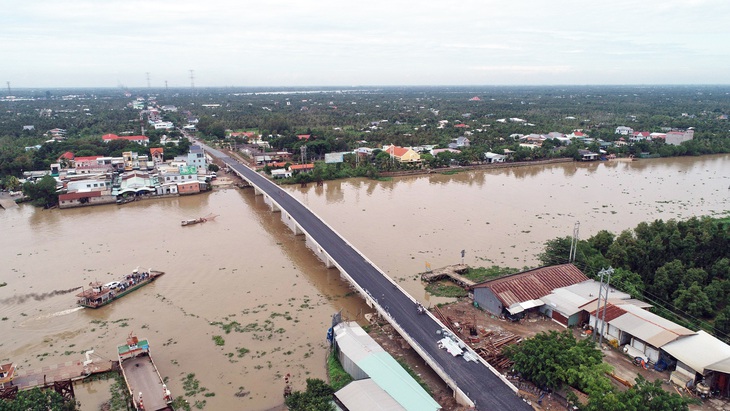 Cầu Ngũ Hiệp (huyện Cai Lậy) đã đưa vào sử dụng, kết nối giao thông vùng trọng điểm kinh tế của Tiền Giang - Ảnh: THÀNH THẮNG