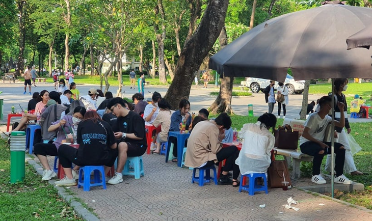 Tô tượng ngoài đường, vỉa hè đang là trào lưu thú vị của giới trẻ (Ảnh minh họa)