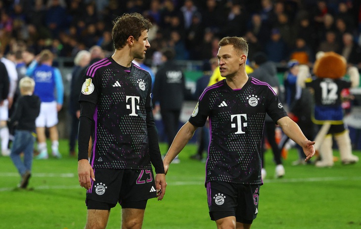 Muller và Kimmich bàng hoàng sau trận thua - Ảnh: REUTERS