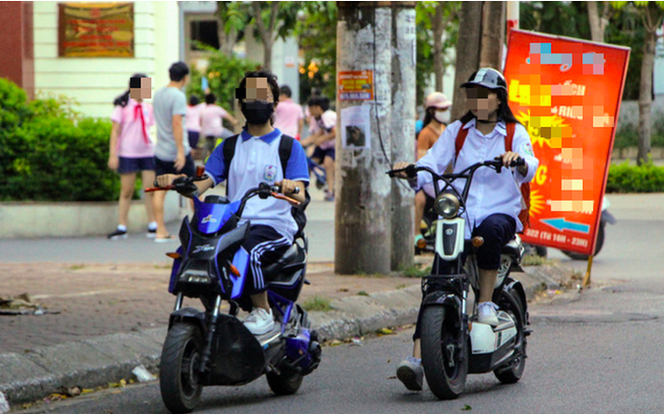 Hà Nội: Nhiều học sinh vi phạm giao thông, quay đầu bỏ chạy khi thấy công an