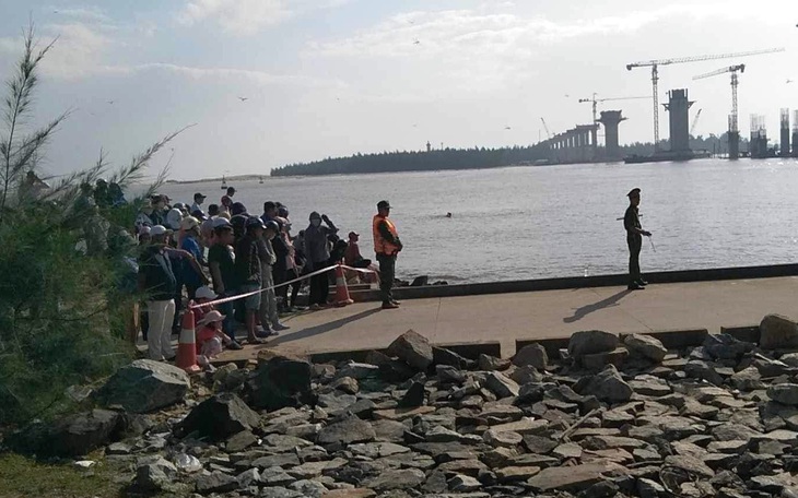 Chở 3 trên xe máy tông vào gốc cây, 2 người thiệt mạng - Ảnh 3.