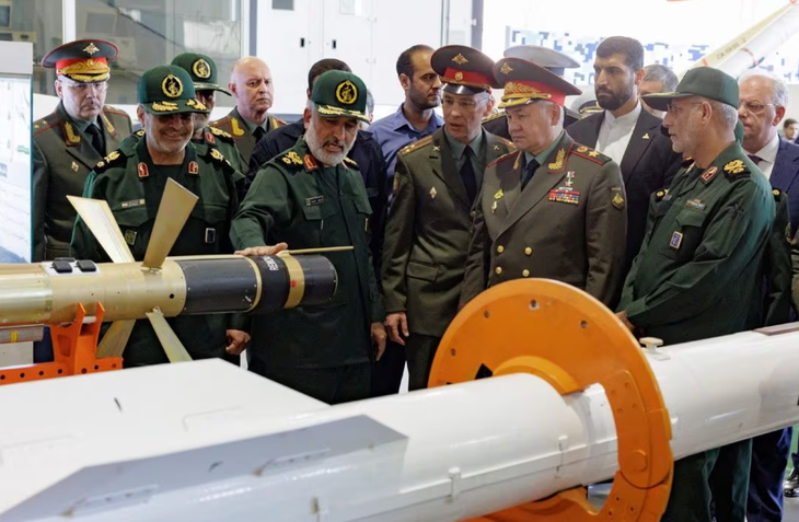 Bộ trưởng Quốc phòng Nga Sergei Shoigu trong chuyến thăm đến Iran vào tháng 9-2023 - Ảnh: REUTERS