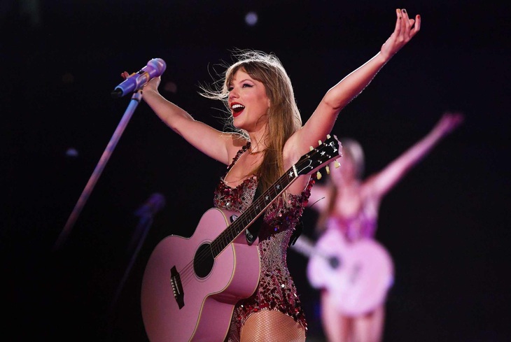 Taylor Swift trong chuyến lưu diễn vòng quanh thế giới &quot;Eras Tour&quot; - Ảnh: NBC News