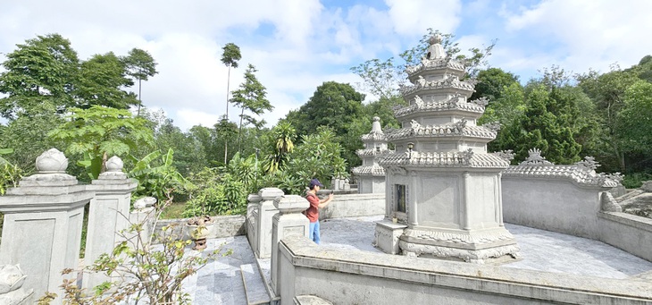 Lăng mộ tổ khai sơn chùa Hoa Nghiêm - Sư bà Giác Huệ từng là vợ vua Khải Định khi còn là hoàng tử - Ảnh: T.L.