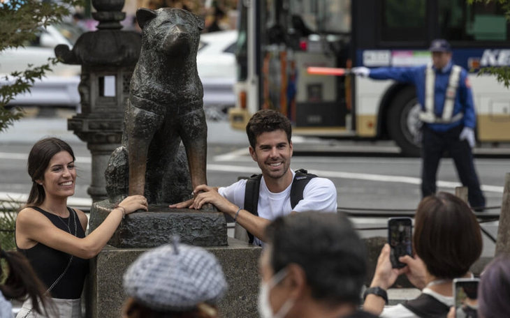 Kỷ niệm sinh nhật 100 tuổi của chú chó Hachiko trung thành