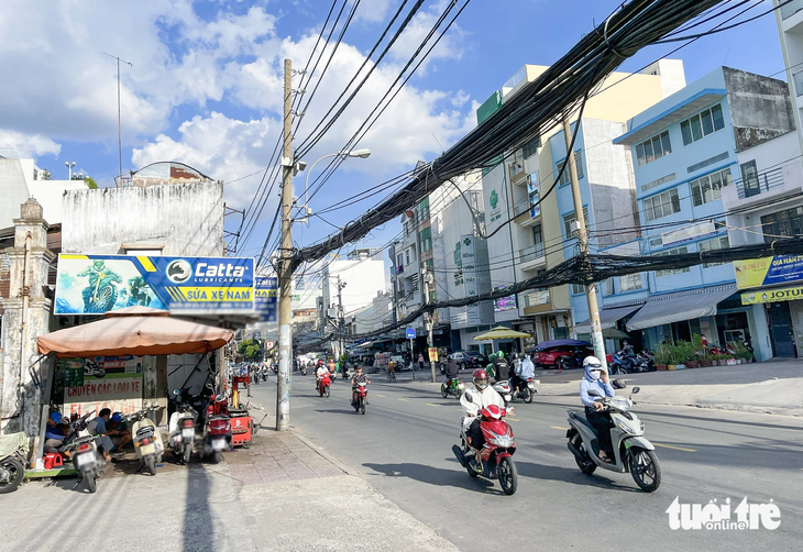 Trong ảnh là mặt bằng tuyến metro số 2 chưa bàn giao ở đường Cách Mạng Tháng 8 (quận 3, TP.HCM) hồi cuối tháng 8 - Ảnh: CHÂU TUẤN