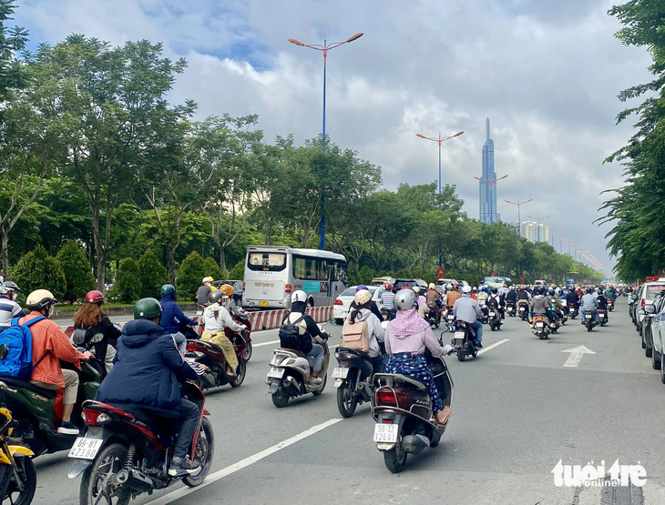 TP.HCM nghiên cứu giới hạn tốc độ trong đô thị, đặc biệt những khu đông dân cư như trường học, bệnh viện - Ảnh: THU DUNG