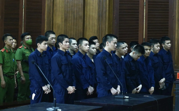 Bắt nhóm thanh niên chém nhầm người gây thương tích 44% - Ảnh 3.