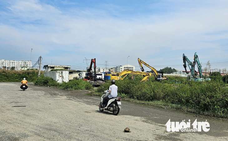 Trong các năm 2015, 2016 UBND TP ban hành 3 quyết định điều chỉnh mục đích sử dụng đất của đồ án quy hoạch chi tiết tỉ lệ 1/2000 khu dân cư phường 16, quận 8 tại khu vực cảng Phú Định. Các quyết định này làm giảm diện tích cảng Phú Định chỉ còn hơn 6ha, còn phần lớn diện tích (hơn 44ha) là đất phức hợp có chức năng ở. Đến đầu năm 2018, Công ty cổ phần Cảng Phú Định đề nghị TP quyết định chủ trương đầu tư cho dự án khu dân cư đô thị Cảng Phú Định (tên thương mại Harbor City) - Ảnh: ÁI NHÂN